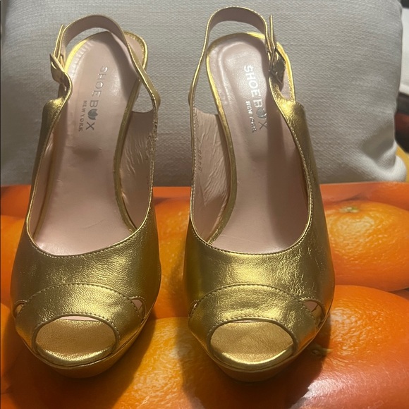 SHOEBOX NEW YORK METALLIC GOLD PEEP TOE SLINGBACK HEELS Size 40 - Picture 3 of 10